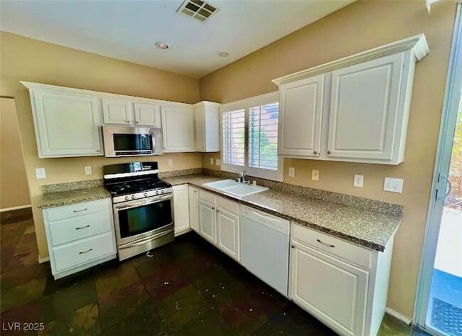 Building Photo - 2455 Silver Sunrise Ln