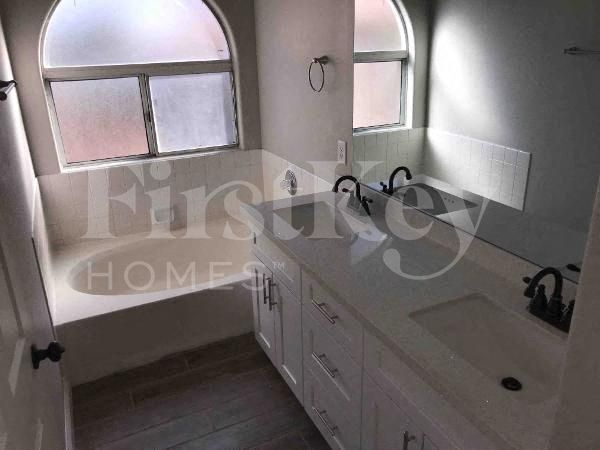 Building Photo - 5620 Royal Castle Ln