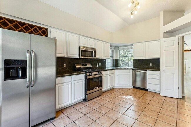 Building Photo - 5905 Shanghai Pierce Rd