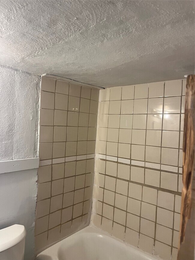 Building Photo - 127 Burbank Ave