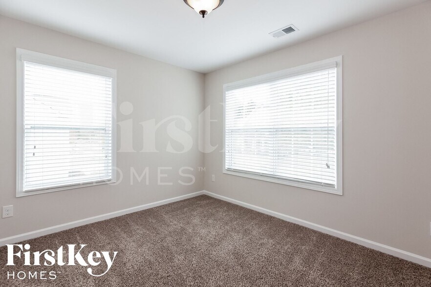 Building Photo - 5631 Mcdowell Run Dr
