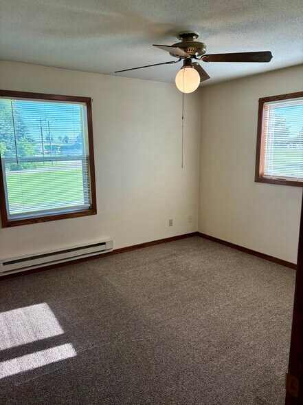 Building Photo - 108 Cleveland Ave W