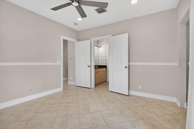 Building Photo - 4901 NE 29th Ave