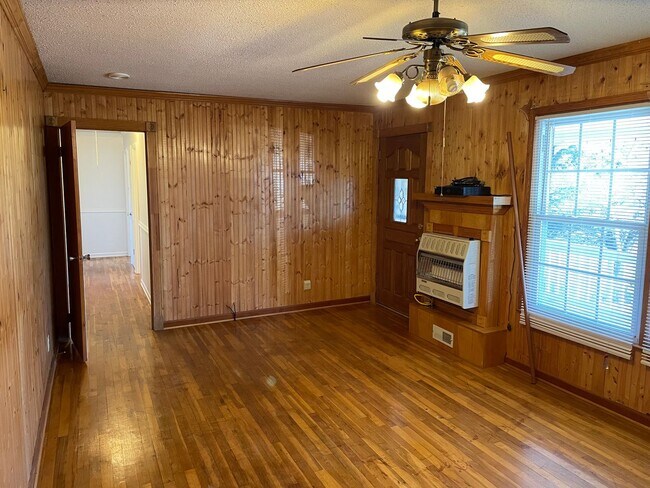 Building Photo - 3/1.5 Country House in Adairsville $1,595