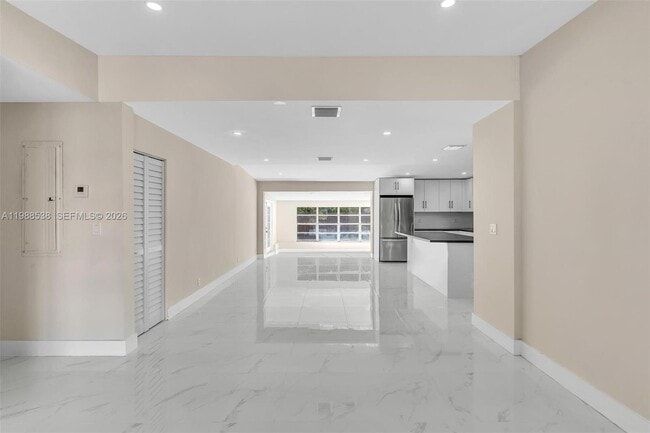 Building Photo - 1600 SW 9th St