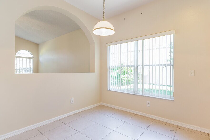 Building Photo - 471 Chapelwood Dr