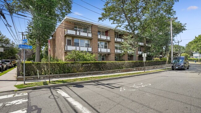 Building Photo - 15 Ellsworth St