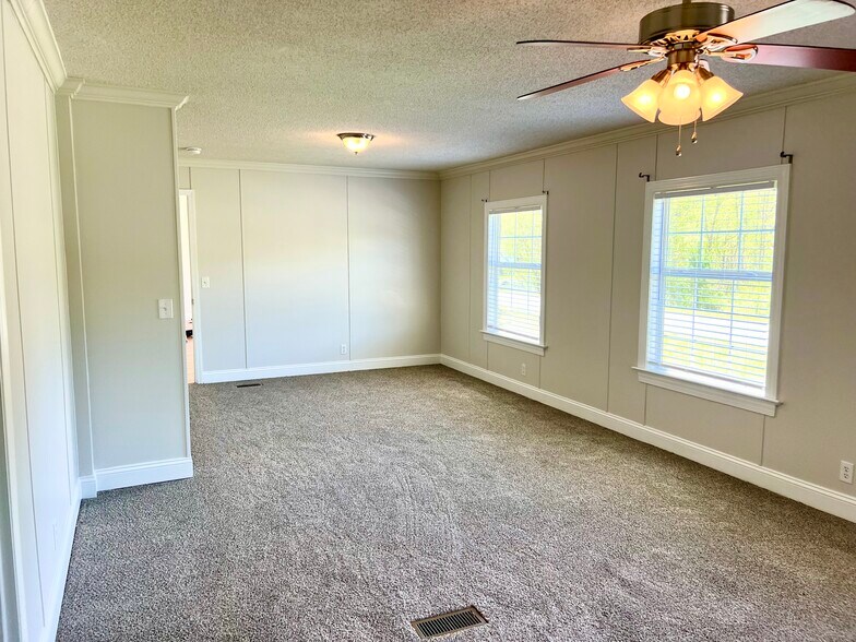 Building Photo - 2024 Rocky Creek Ln