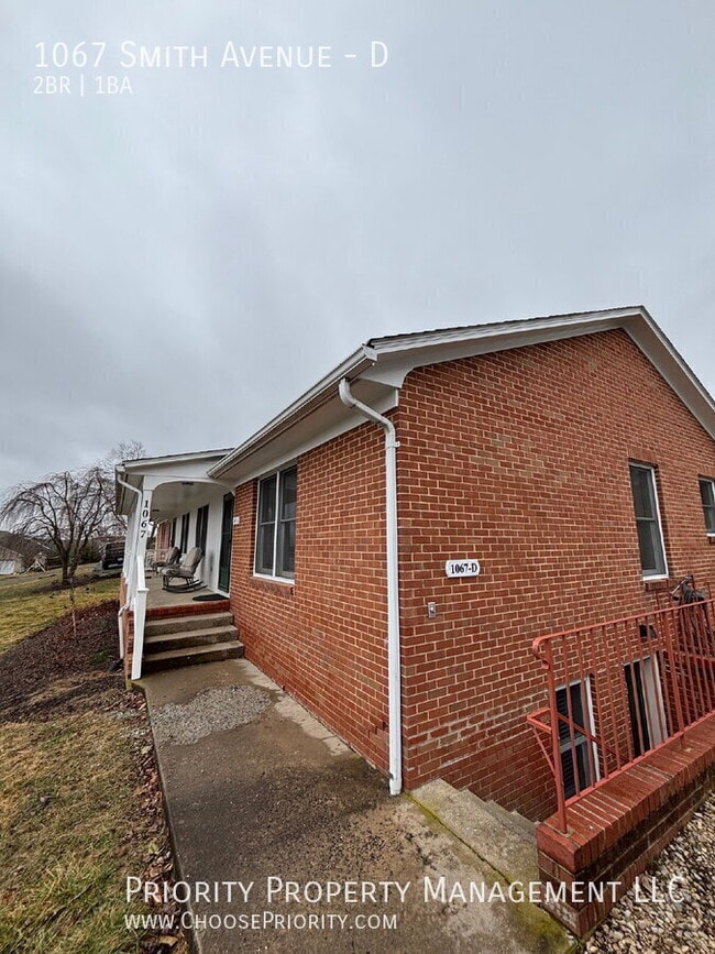 Building Photo - 1067 Smith Ave