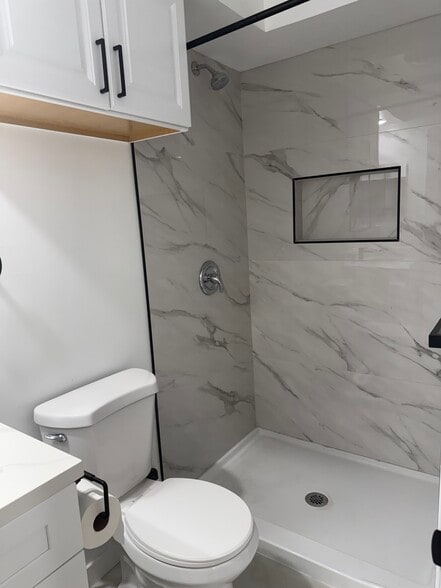 Shower - 4253 Raynol St