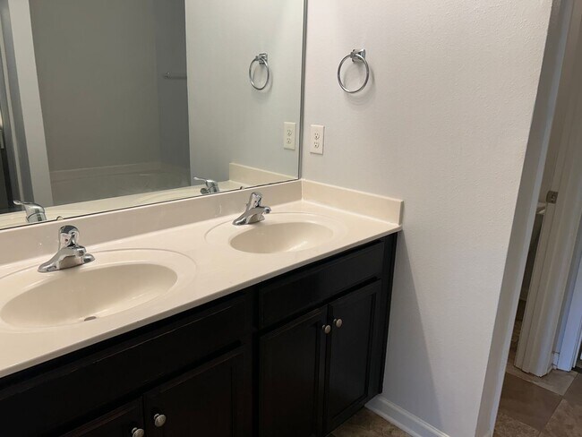 Building Photo - Beautiful 5 Bedroom Home in the Park Brook...