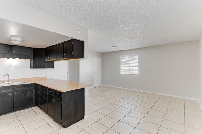 Building Photo - Charming & Cozy 2-Bedroom Upstairs Apartment – Bright, Comfortable & Full of Character!