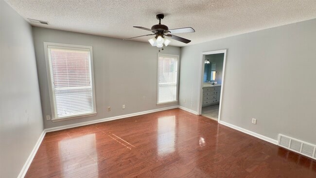 Building Photo - 4605 Park Side Dr