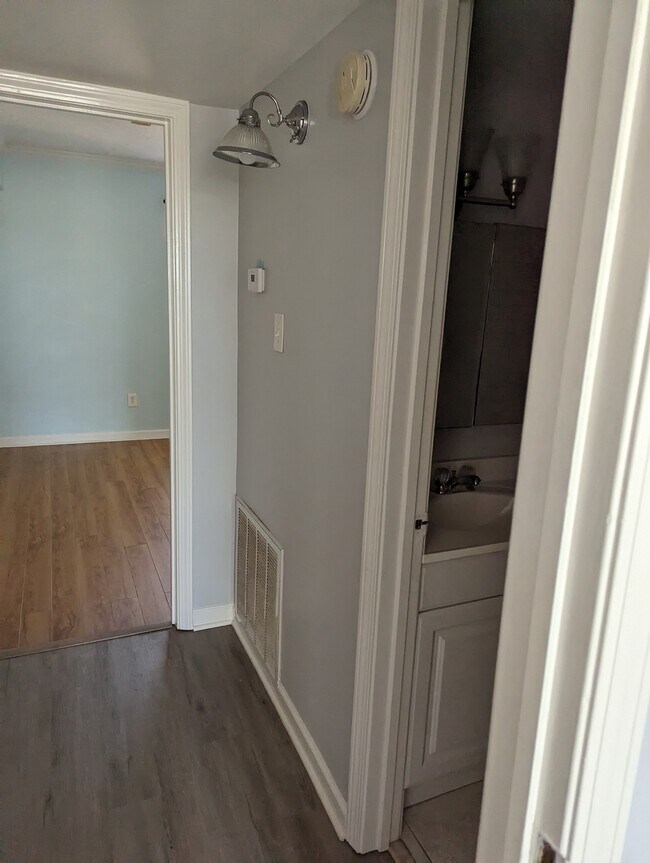 Building Photo - 4405 Barnett Street