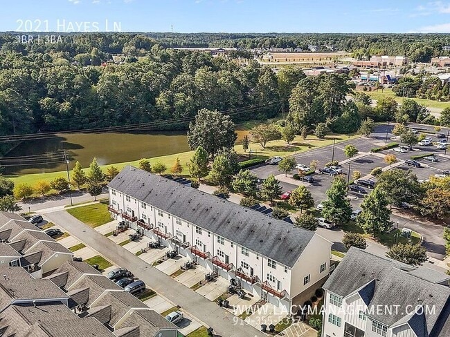 Building Photo - 2021 Hayes Ln