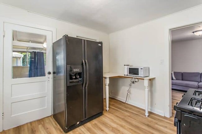 Building Photo - Charming 1-bedroom backhouse in Mentone!