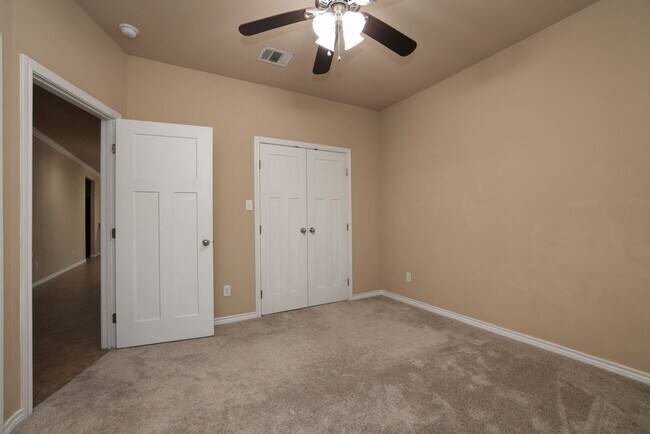 Building Photo - 3110 Claremont Dr