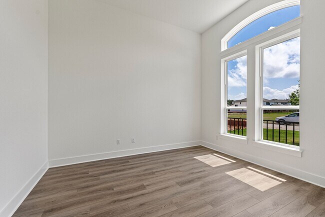 Building Photo - Spacious Two-Story Stunner in Leander