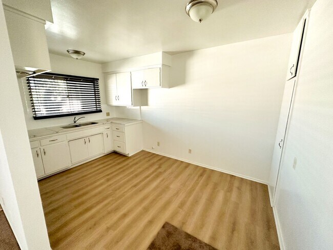 Interior Photo - 1069 Browning Blvd