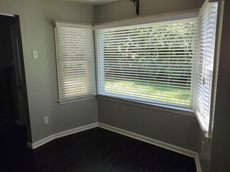 Building Photo - 1921 Shepherds Gate