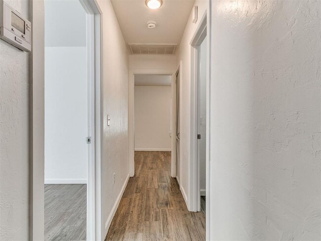 Building Photo - 816 S Santa Fe Dr