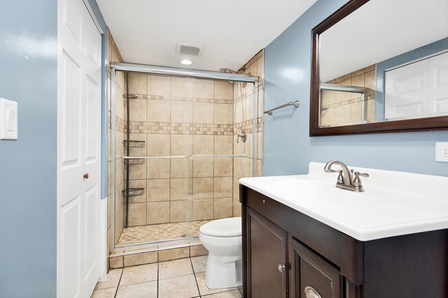 Building Photo - 1013 Stonegate Rd