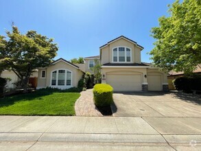 Building Photo - Charming & Spacious 4-Bedroom Home in Desi...
