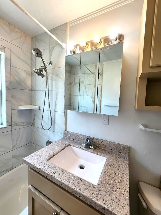Building Photo - 2 Bed 1 Bath 2 Covered Carport in Corbin P...