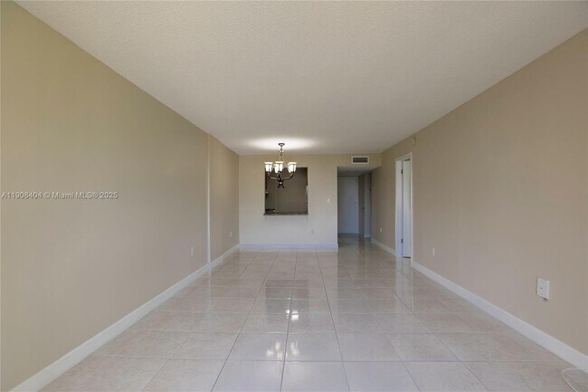 Building Photo - 13120 SW 92nd Ave