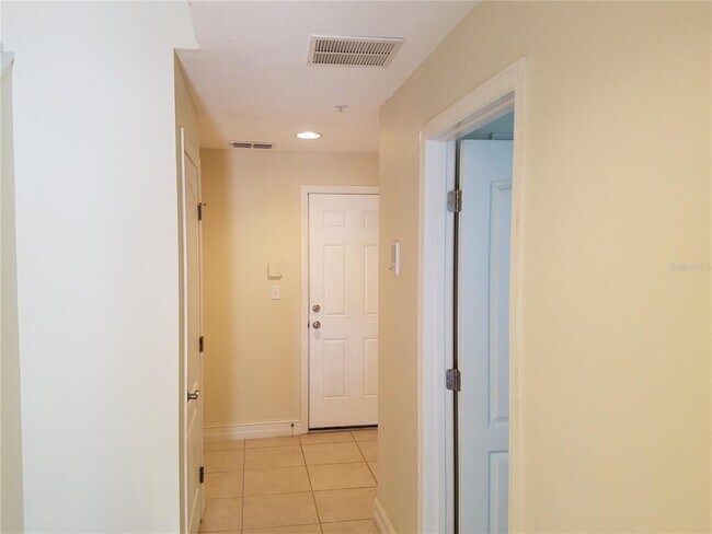 Building Photo - 5105 Sicily Cove