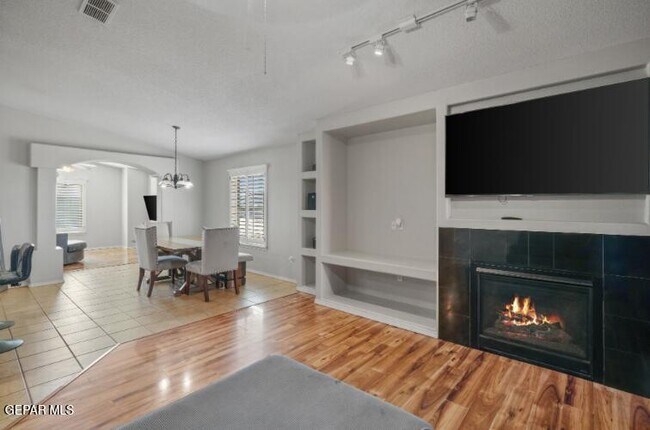 Building Photo - 3240 Bell Point Dr