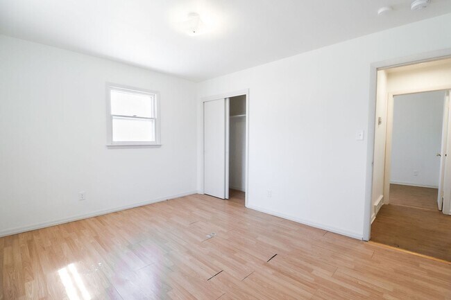Building Photo - 1719 6th Ave