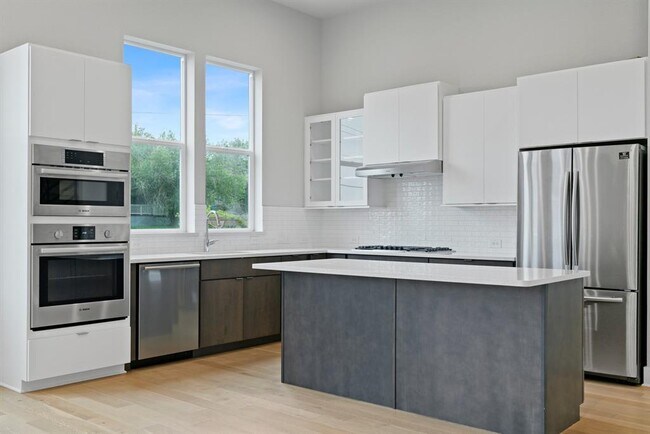 Building Photo - 6201 Toscana Ave