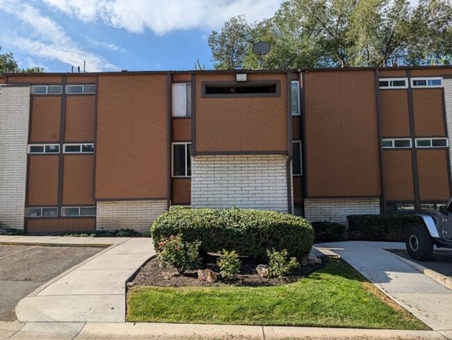 Building Photo - Great location Sugarhouse Condo