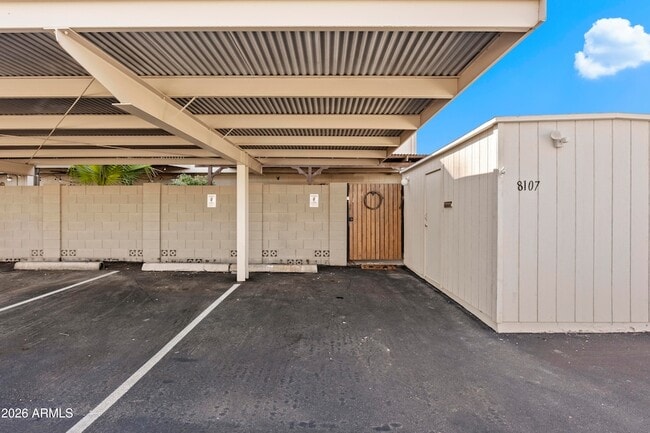 Building Photo - 8107 E Vista Dr