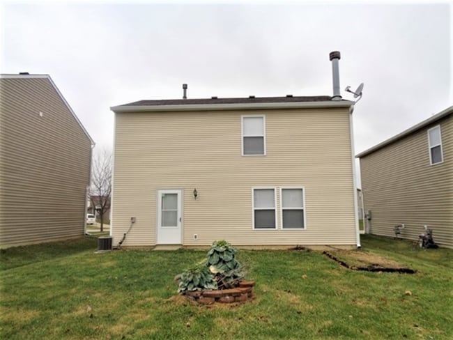 Building Photo - 745 Red Leaf Ln