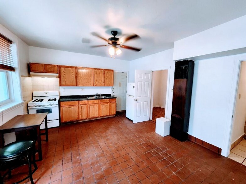 Primary Photo - 1710 W 37th St