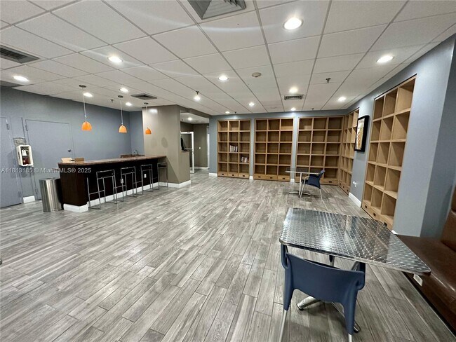 Building Photo - 850 N Miami Ave