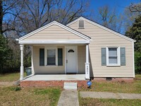 Building Photo - 2 Bedroom 1 Bathroom House