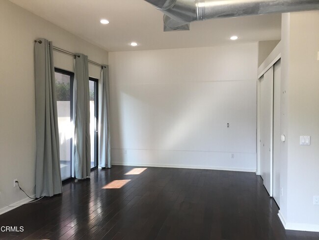 Building Photo - 909 El Centro St