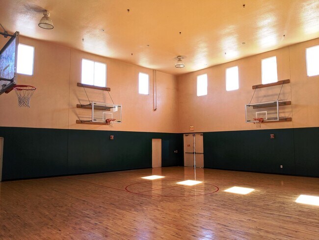 Building Photo - Move-in Ready first floor 2/2 Condo in Lee...