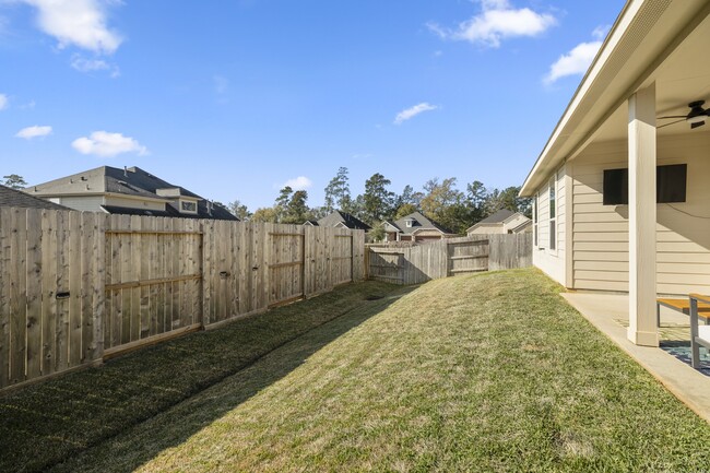 Building Photo - 573 Newcomb Holw Dr