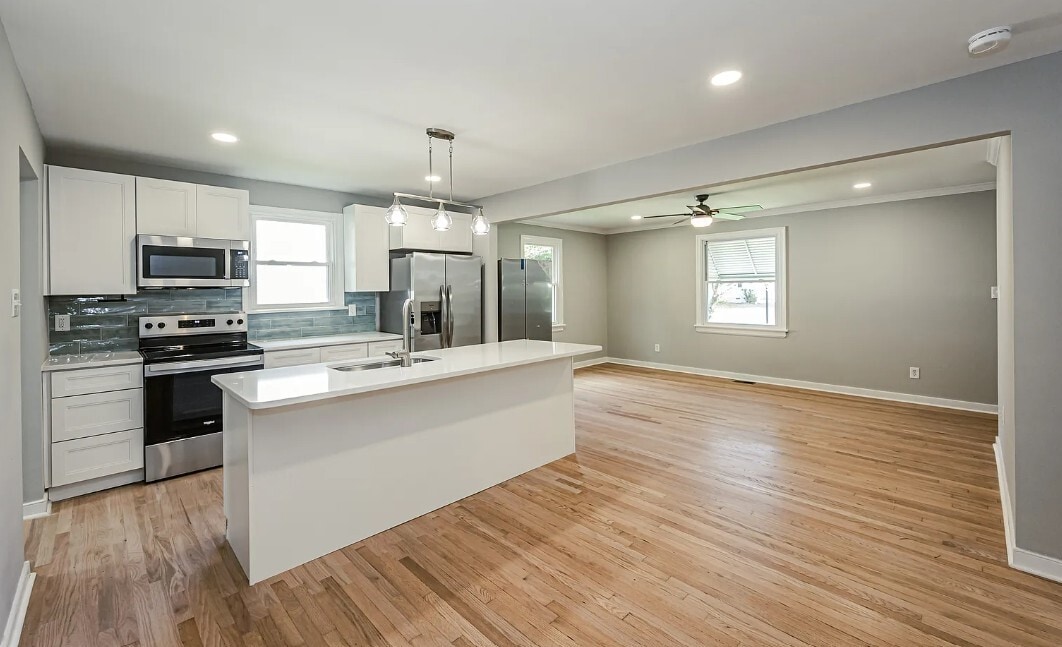 Building Photo - 1404 Landis Dr