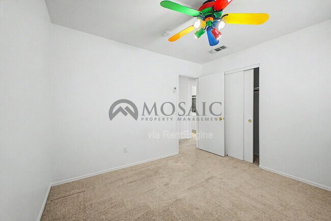 Building Photo - 820 N Granada Dr