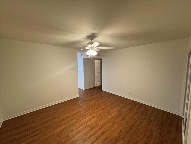 Building Photo - 2514 W 12th St