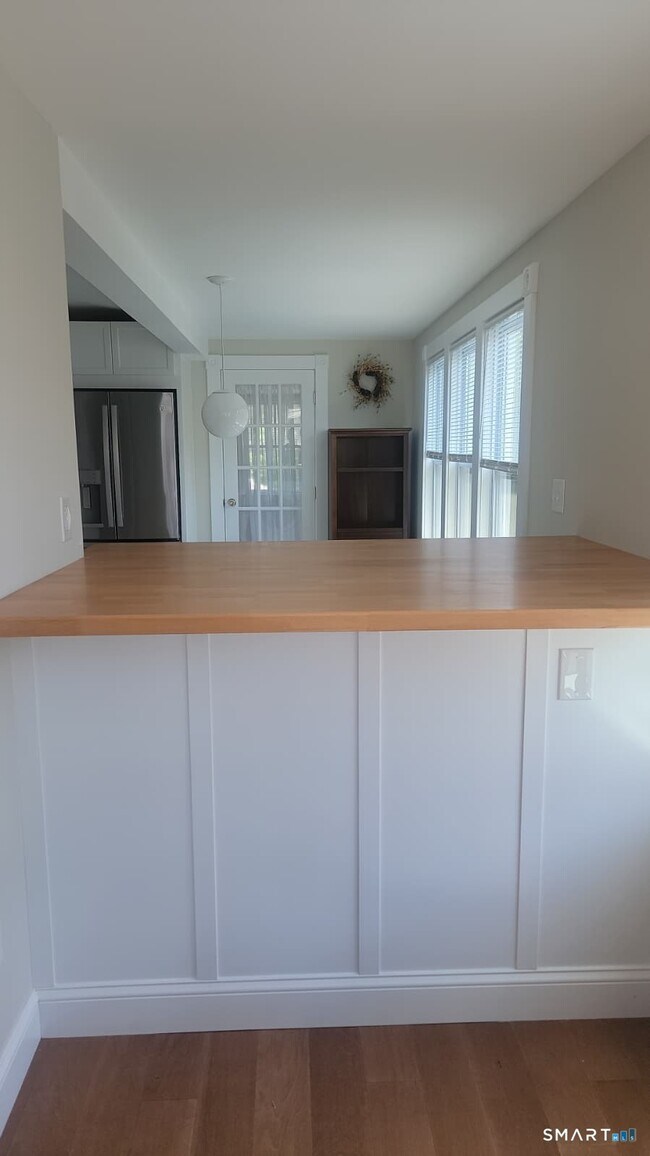 Building Photo - 318 Grovers Ave