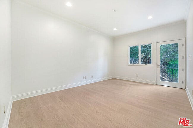 Building Photo - 4156 Sunswept Dr