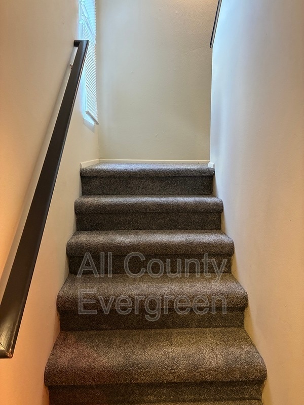 Building Photo - 987 26th Pl NE