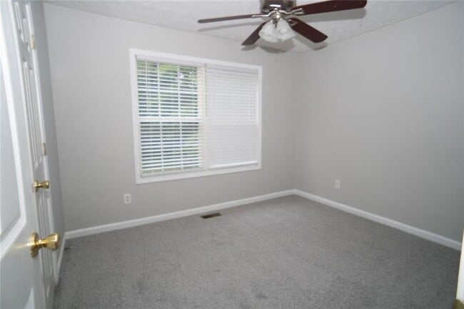 Building Photo - 52 Fieldstone Ct