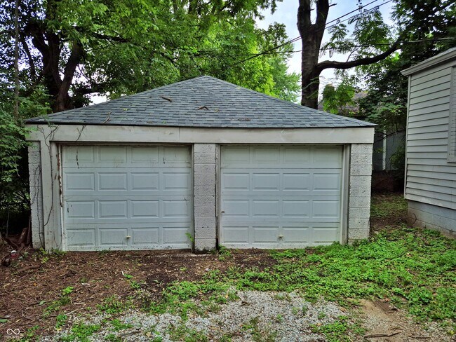 Building Photo - 3304 N Harding St